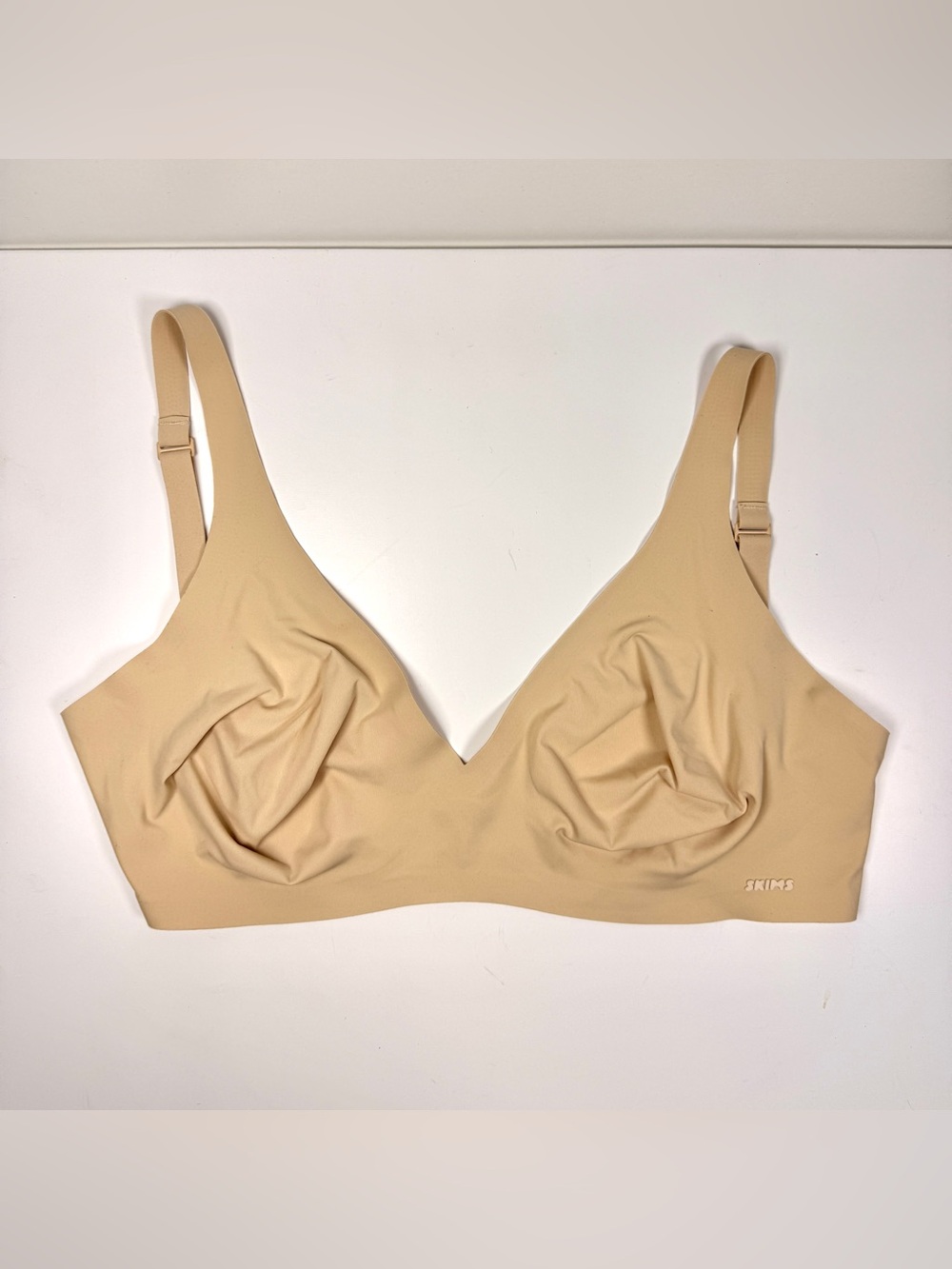 SKIMS Bralette Naked Plunge Seamless Beige Nude Adjustable Wireless Bra M-DD